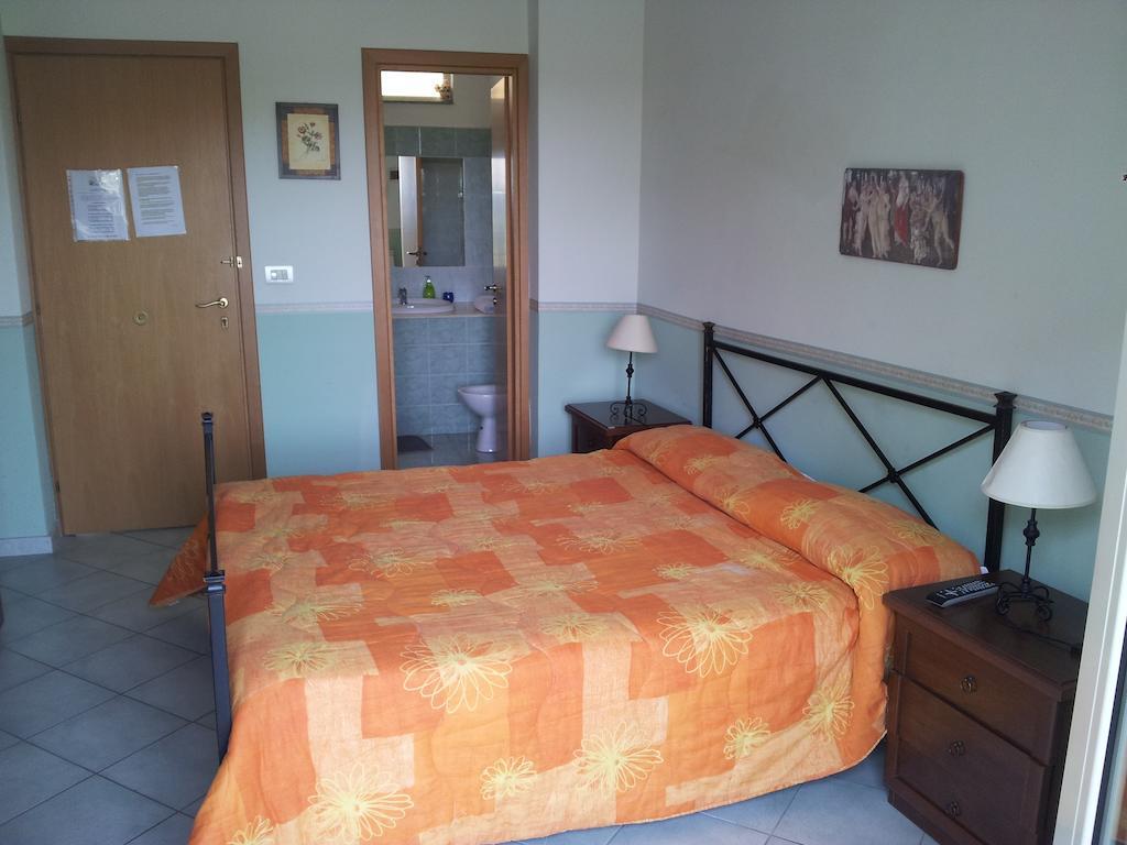 Bed And Breakfast Gigi Furci Siculo Zimmer foto